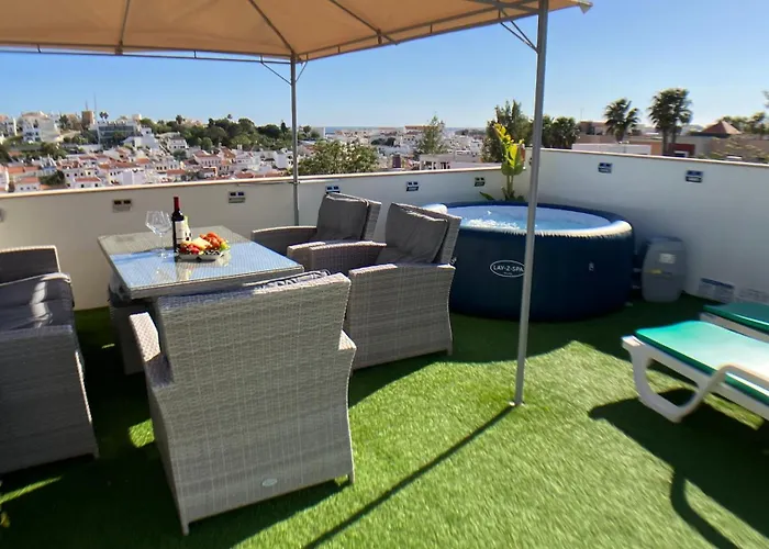 Apartment Beta - 2 Bedrooms, Private Rooftop Patio With Hot Tub, Bbq And View