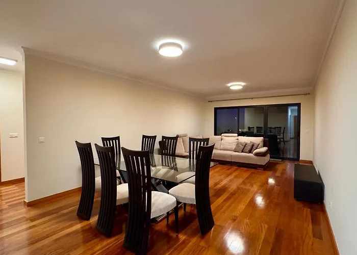 Coastal Comfort At Riverside - 4 Min To Airport!