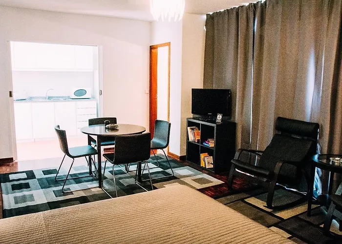 Arts In Apartments Pina