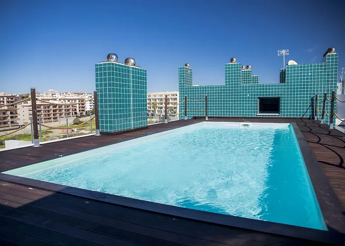 B04 - Luxury 2 Bed W Terrace Pool