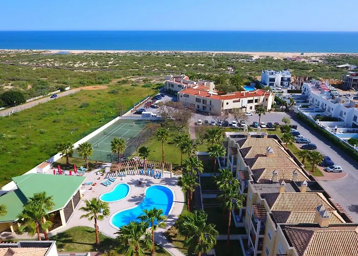 Praia Da Lota Resort - Beachfront Apartments