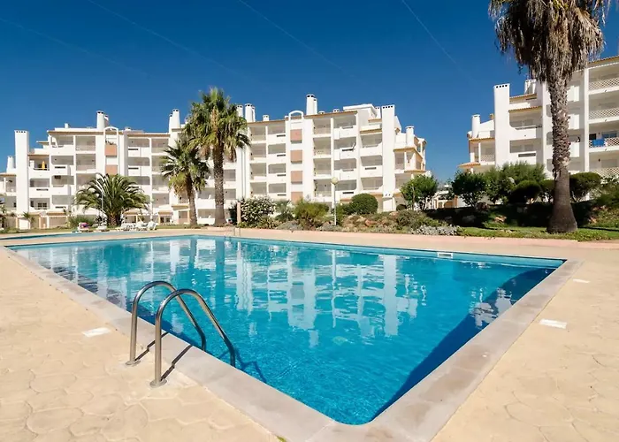 Albufeira Centrally Located Apartment With Pool View