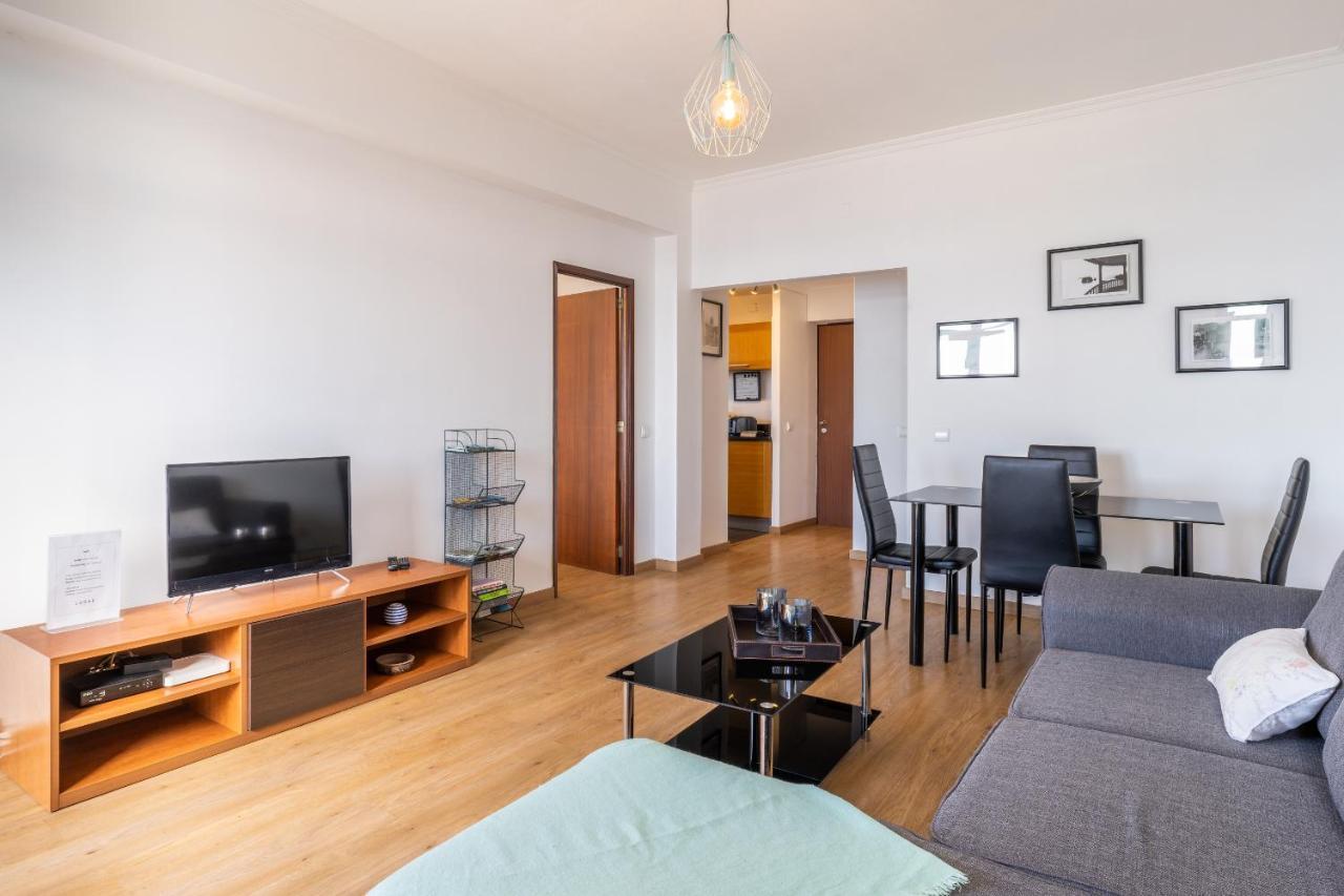 Monumental Apartment *