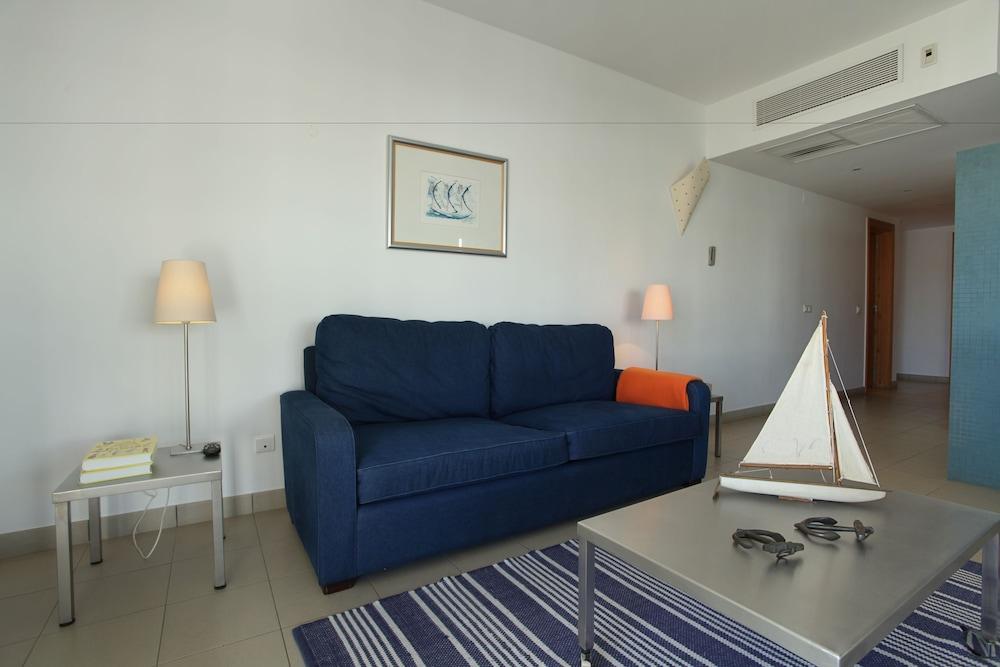 Marina Club Hotel