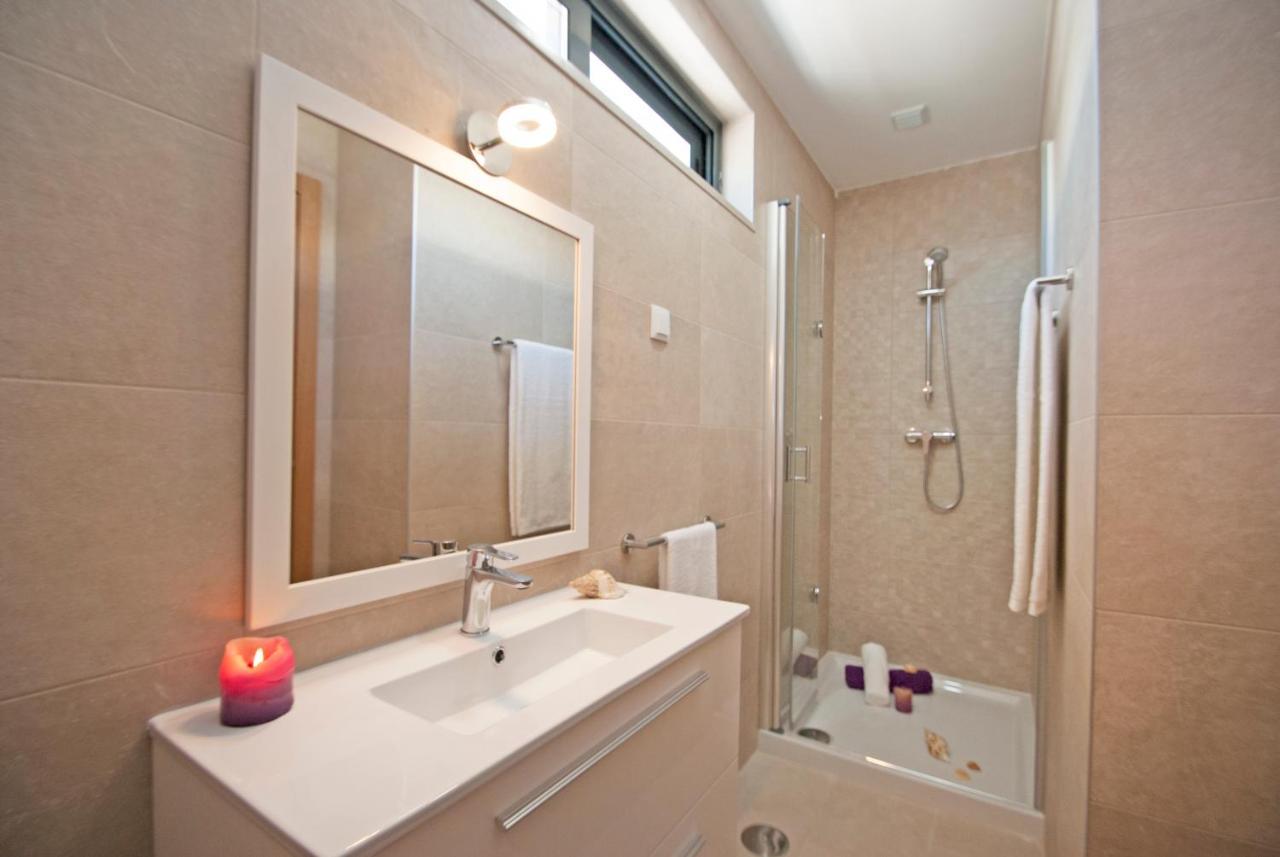 Villa Charlotte By Algarve Vacation *