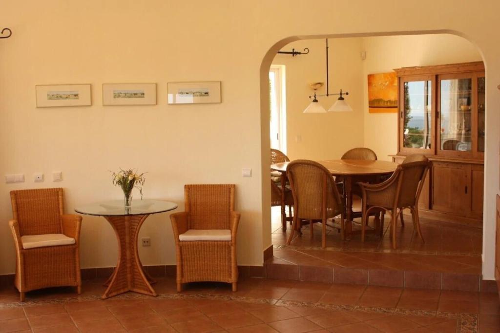 Villa With Beautiful Views & Spacious Garden Ferragudo (Faro)