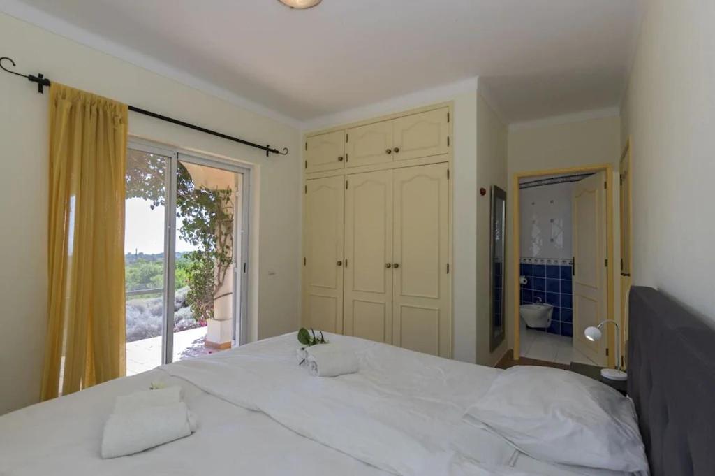 Villa With Beautiful Views & Spacious Garden Ferragudo (Faro)