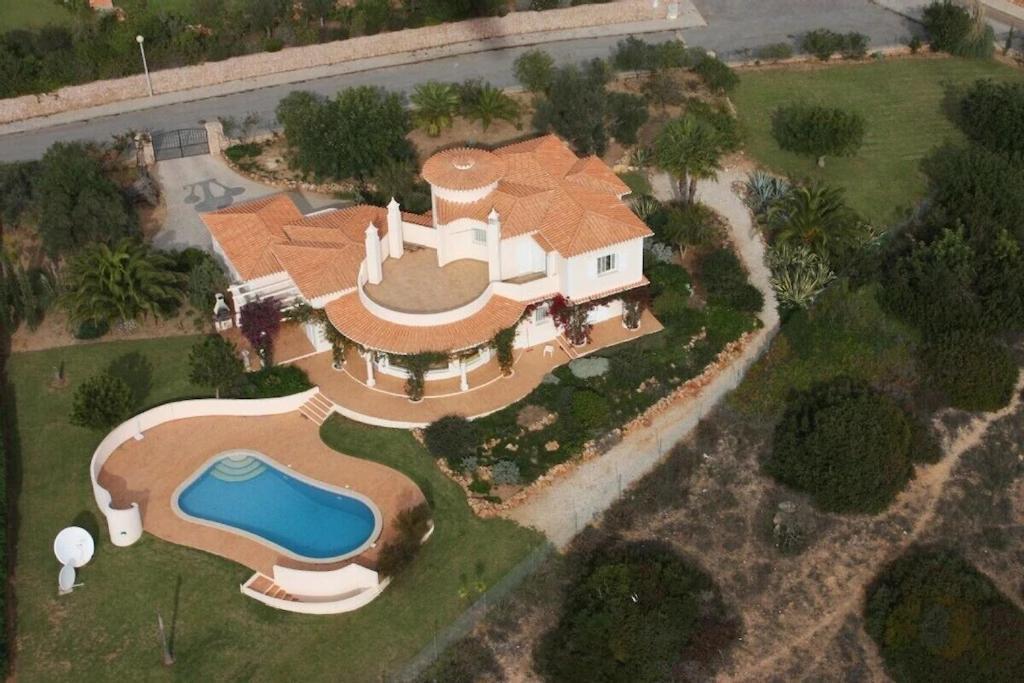 Villa With Beautiful Views & Spacious Garden