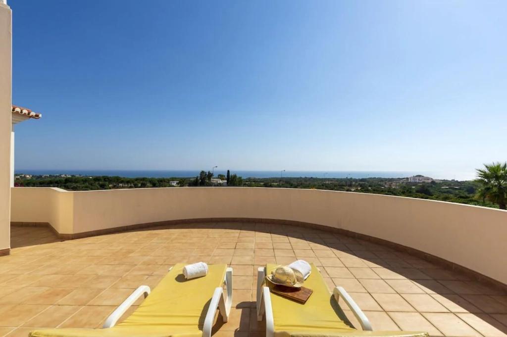 With Beautiful Views & Spacious Garden Villa Ferragudo (Faro)
