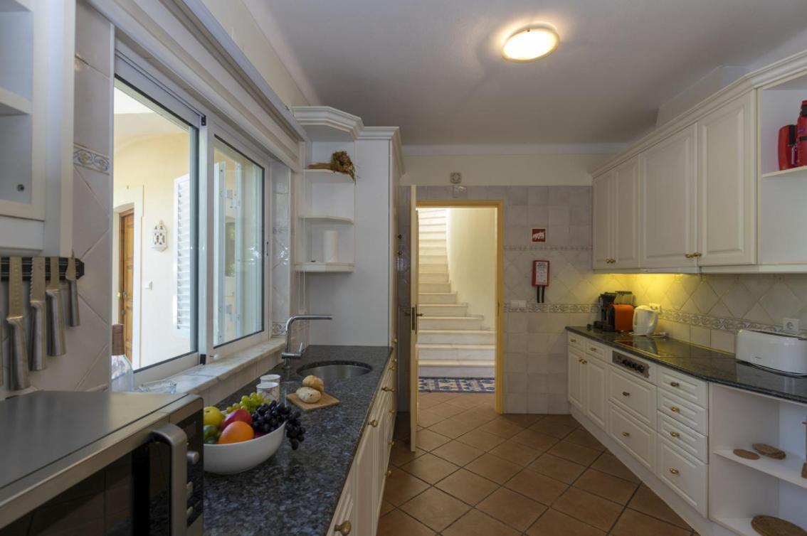 Villa With Beautiful Views & Spacious Garden *