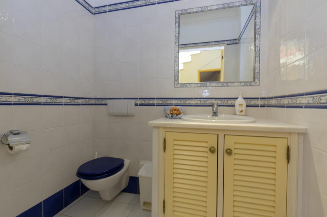 With Beautiful Views & Spacious Garden Villa Ferragudo (Faro)