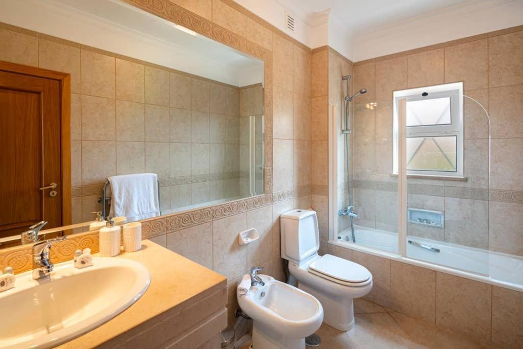 Luxury With Free Use Of Pool, Gym And Apartment