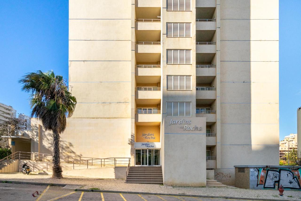 Apartment Jardins Da Rocha: Beachfront With Sea Views And Pools *