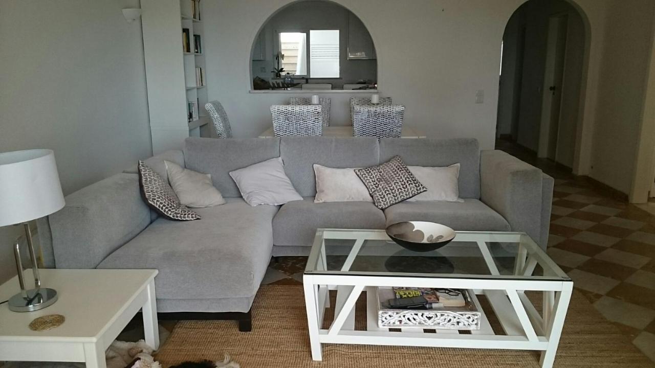 Holiday home Front/waterside