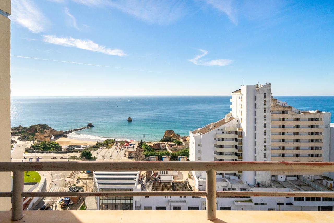 Apartment Jardins Da Rocha: Beachfront With Sea Views And Pools *