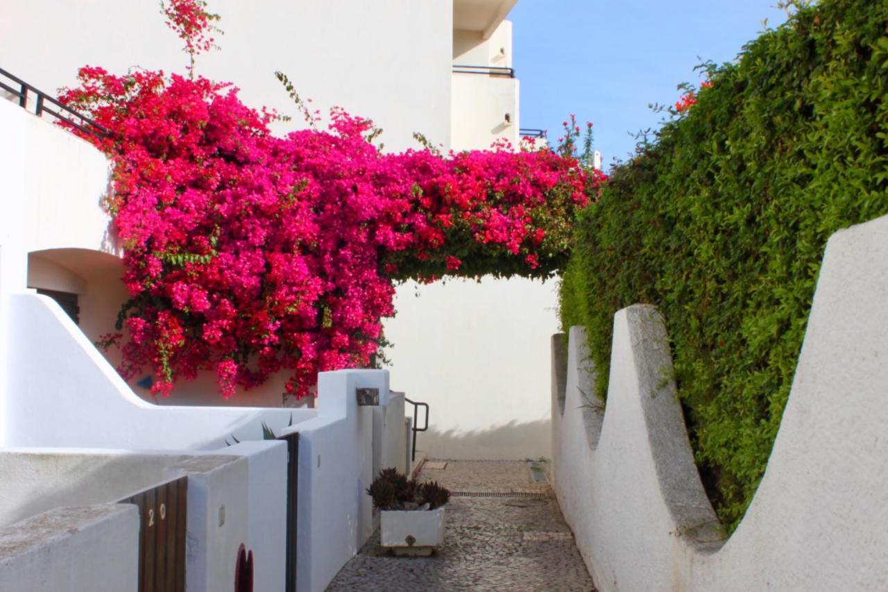 Cozy And Stylish Just 800m From The - New On Booking! *
