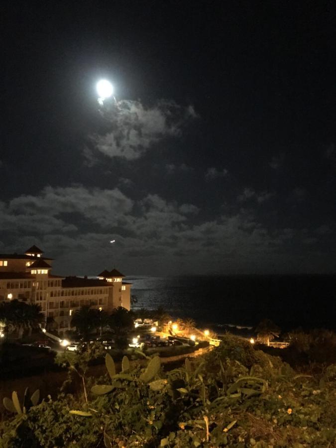 Oceanview Penthouse Apartment *