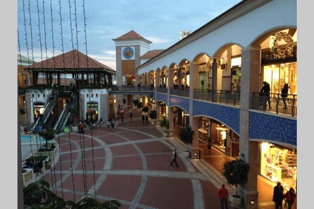 Ria Center - Right * Faro