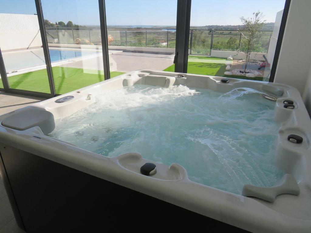 Ria Alvor- Swimming Pool & Jacuzzi Villa Alvor