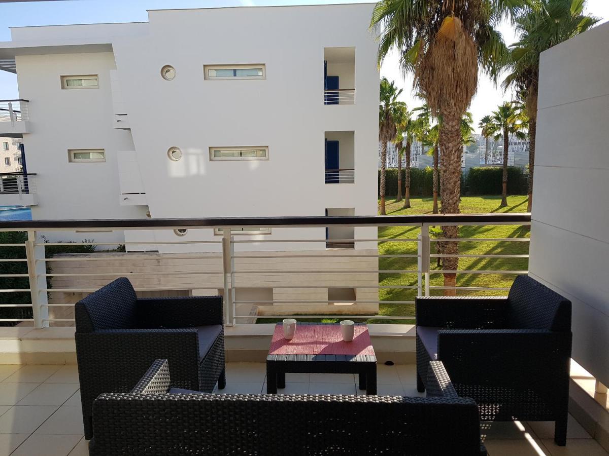 Marina Side Apartment *