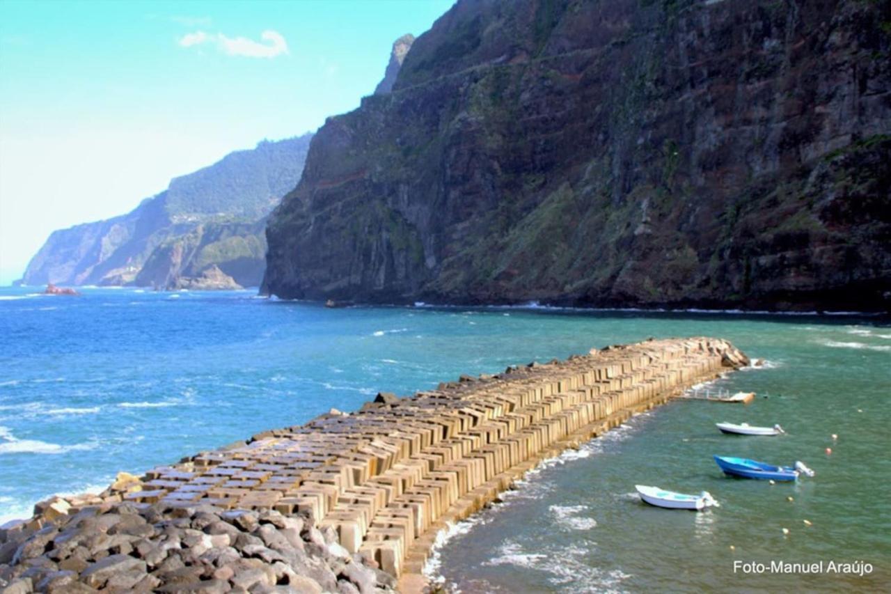 Lovely Sea View 3-bed House In P Delgada Madeira