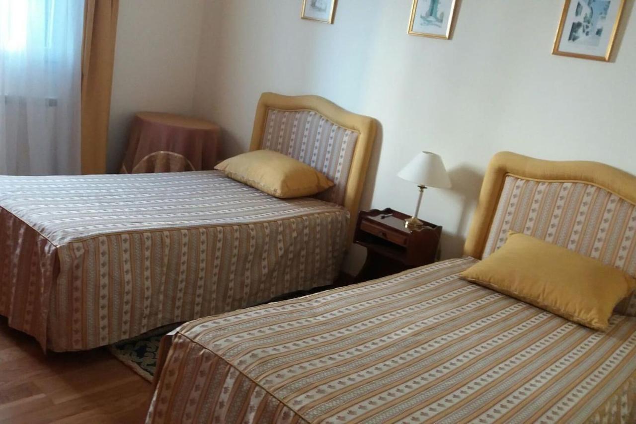 Lovely Sea View 3-bed House In P Delgada Madeira