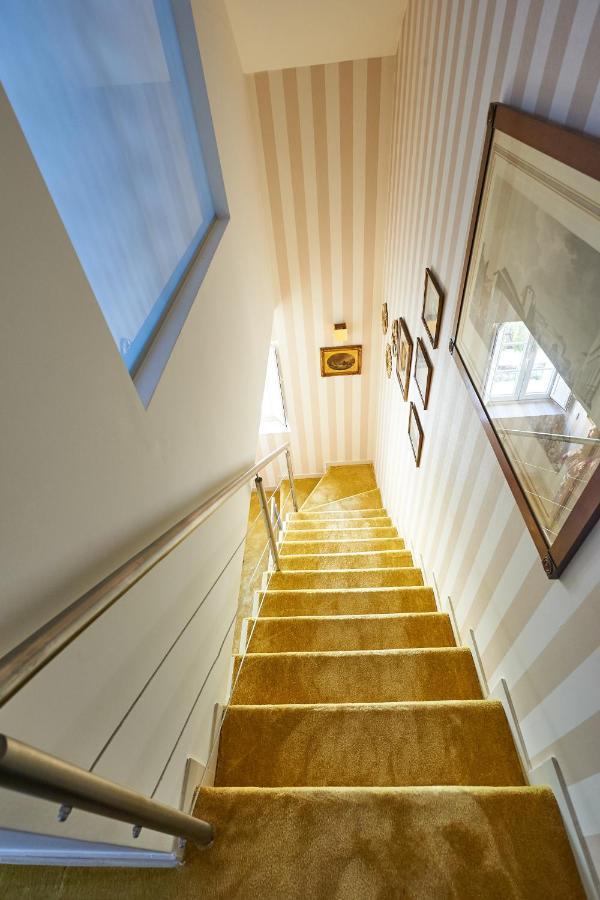Spacious In With Private Garden 120 M² * Estoril