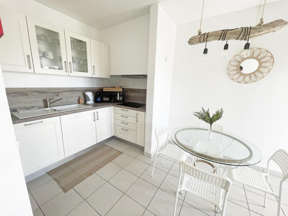Apartment Beachfront Oura - 100m Beach, Seaview, Garage, 300m Strip *