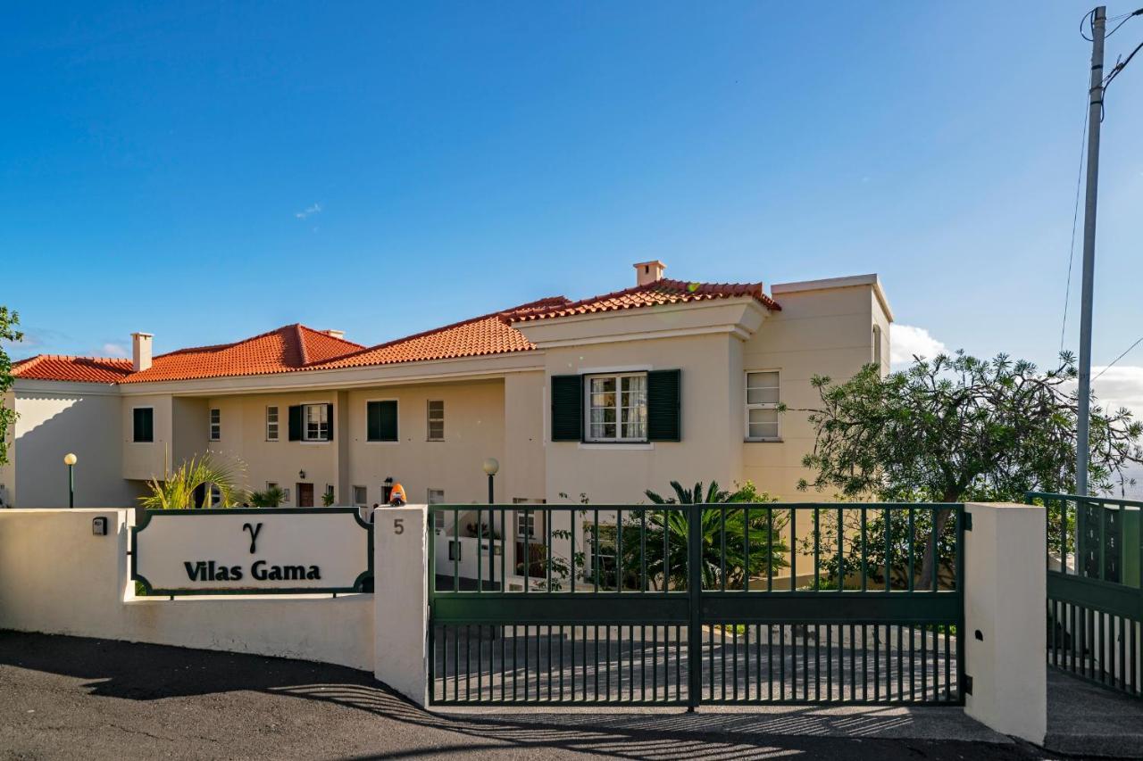 Casa Skyline By An Island *