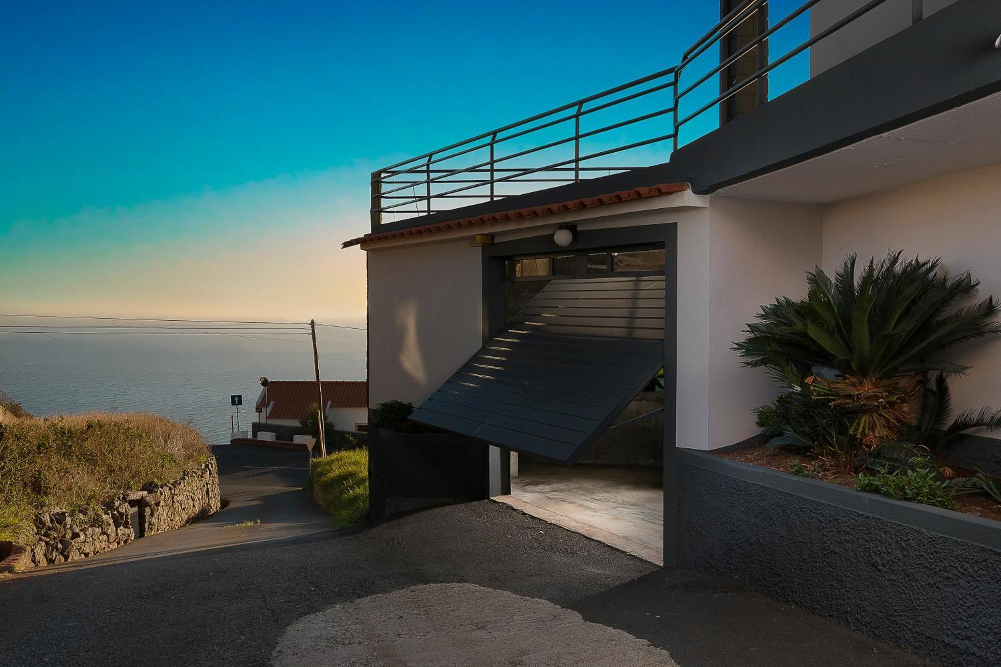 Welcome Home, With A Fantastic View, Sunrise & Sunsets Vakantiehuis *