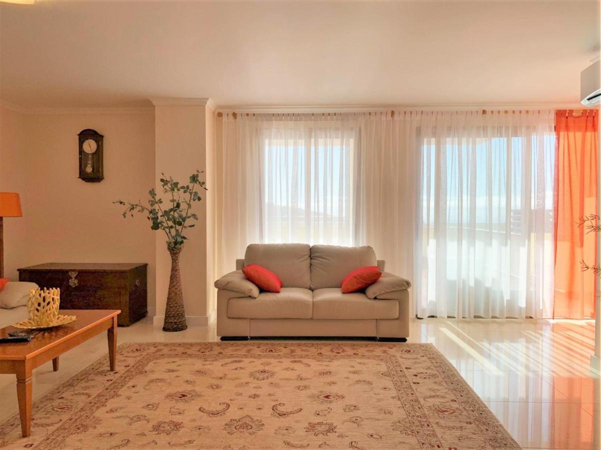 Charming Calheta Plaza Penthouse * Calheta (Madeira)