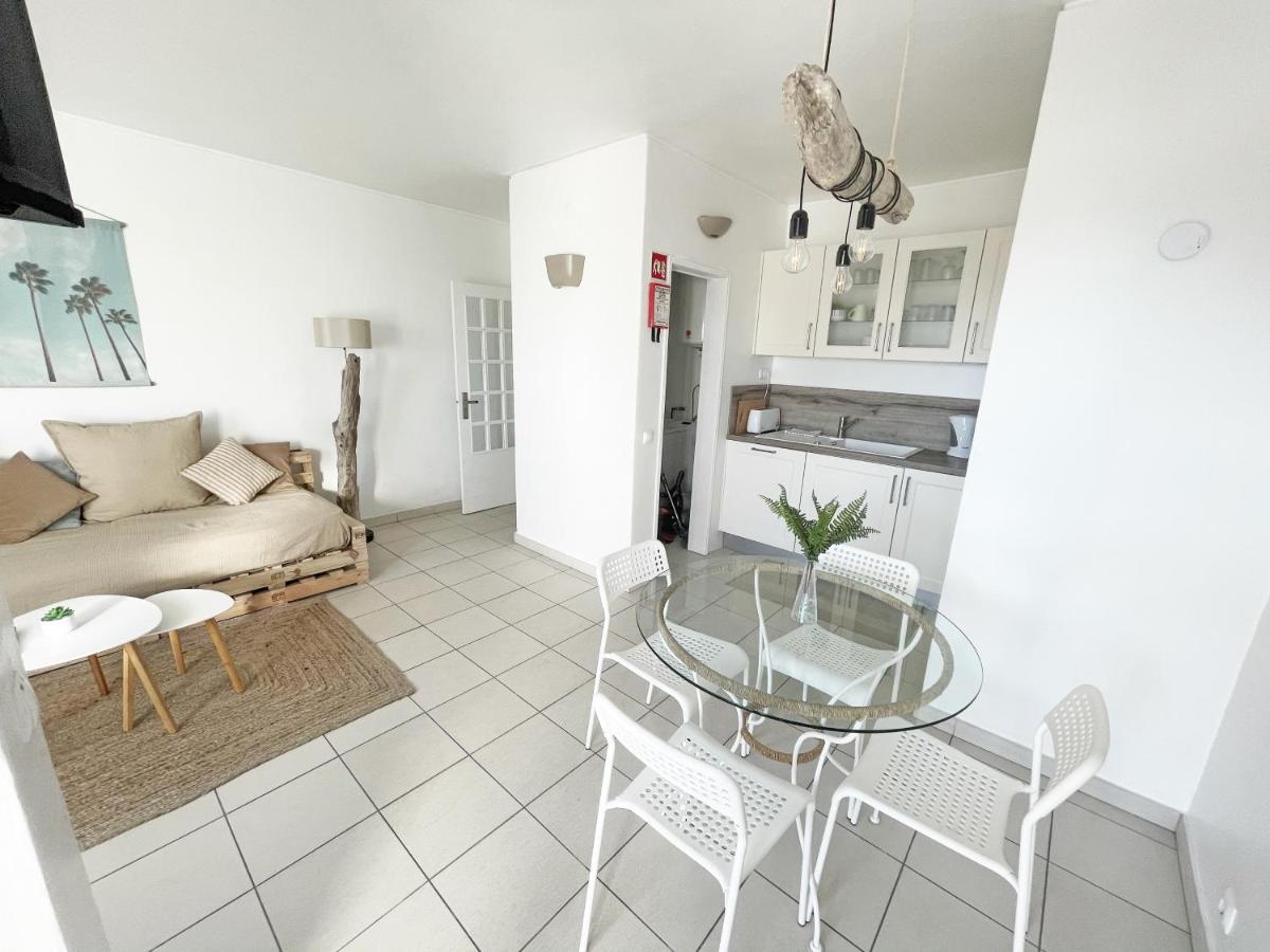 Beachfront Oura - 100m Beach, Seaview, Garage, 300m Strip Apartment Albufeira