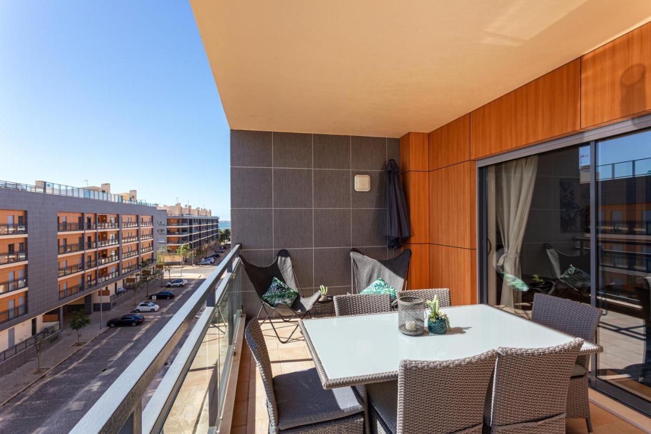 Privilege Les Mouettes With Rooftop Pool, Village Marina - Olhao