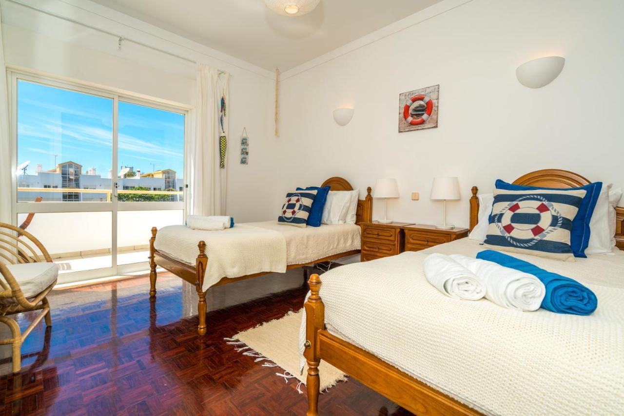 Sunny Seaside Escape Apartment *