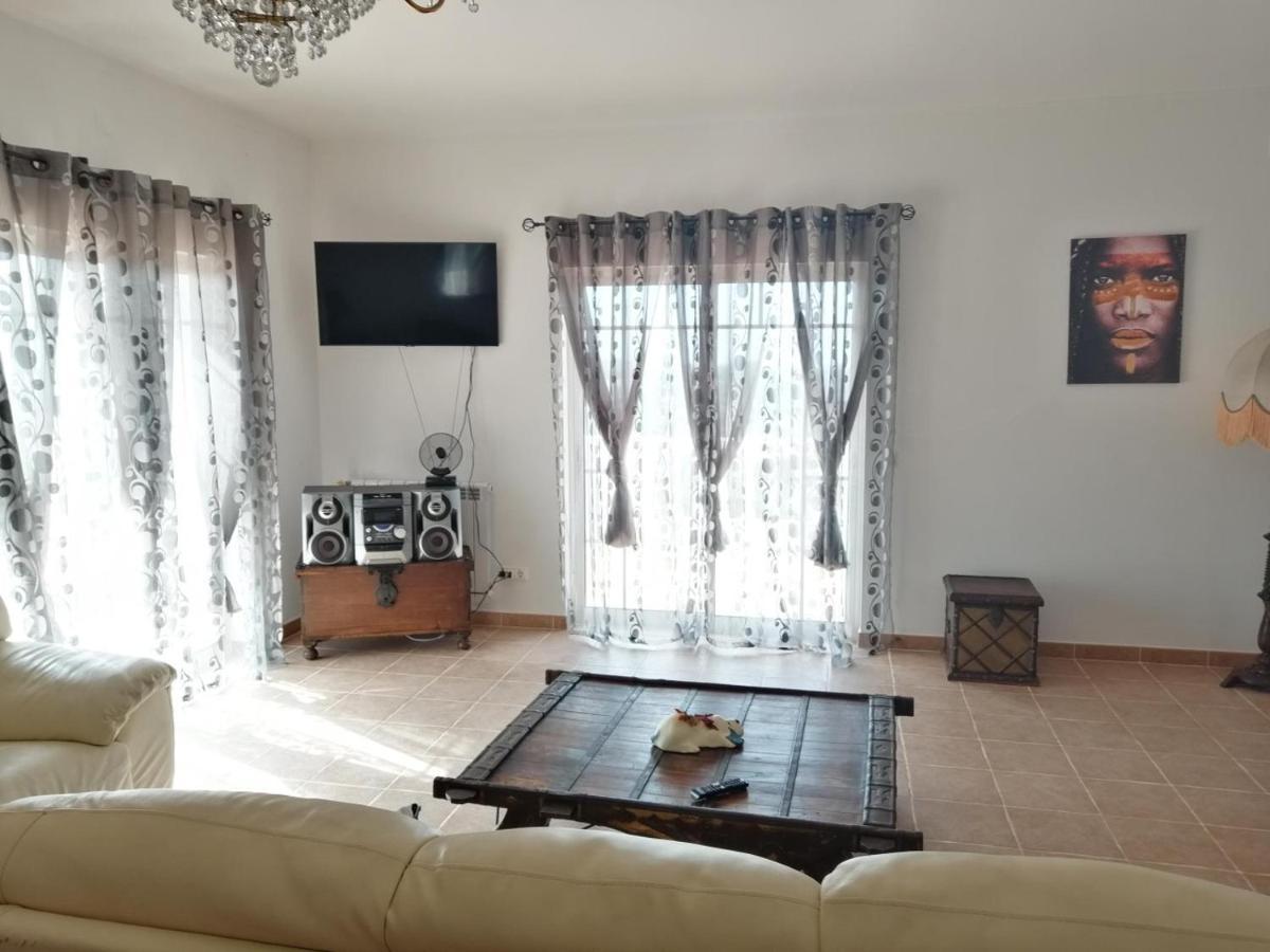 Rustic Villa Guesthouse * Santa Barbara de Nexe