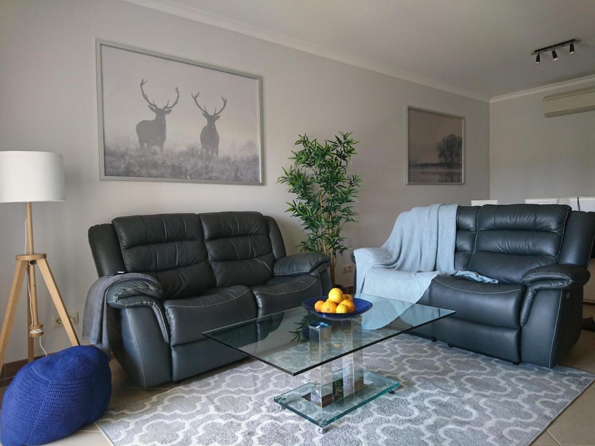 Apartamento De Tavira O Pomar, Fabulous 2 Bed 2 Bath With South Balcony