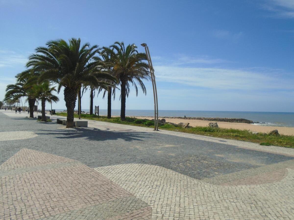 Frente Ao Mar Com Piscina De água Salgada * Quarteira