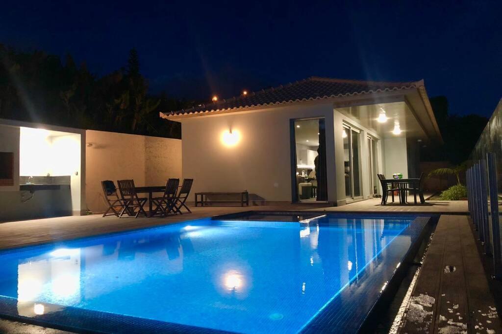 Pinheira Iv -heated Swimming Pool And Jacuzzi Villa