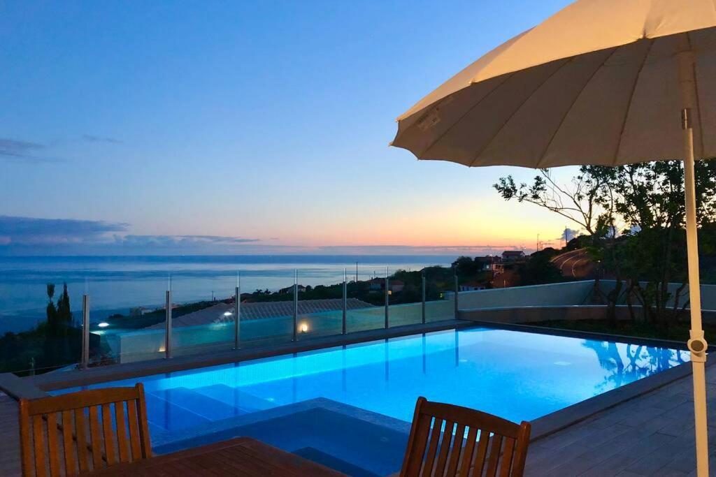Pinheira Iv -heated Swimming Pool And Jacuzzi Villa