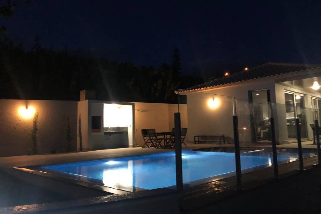 Pinheira Iv -heated Swimming Pool And Jacuzzi Villa