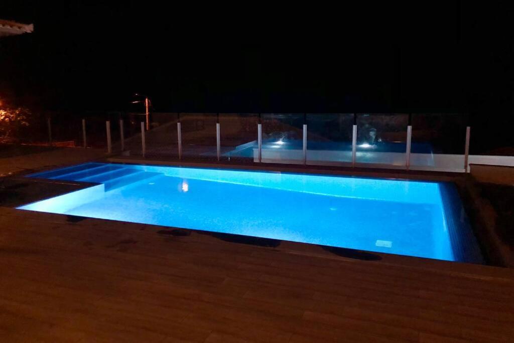 Pinheira Iv -heated Swimming Pool And Jacuzzi *