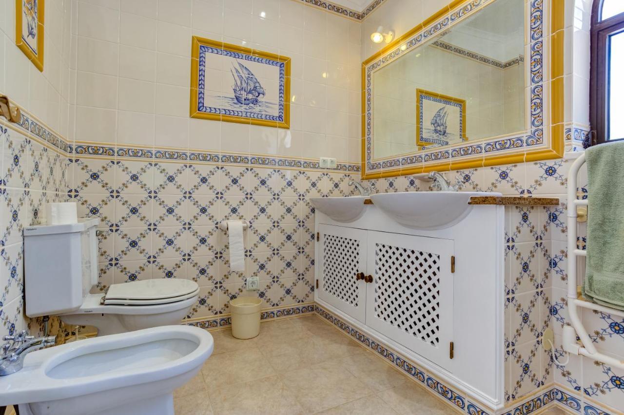 Luxury Villa, Very Close To + Restaurants, Wi Fi, Heatable Pool. * Sesmarias