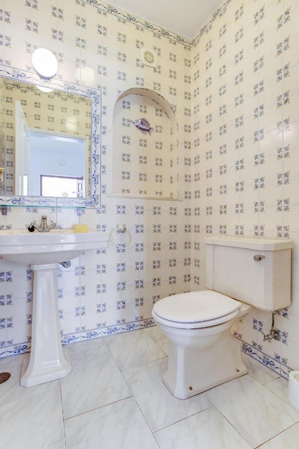 Luxury Villa, Very Close To + Restaurants, Wi Fi, Heatable Pool. Villa *
