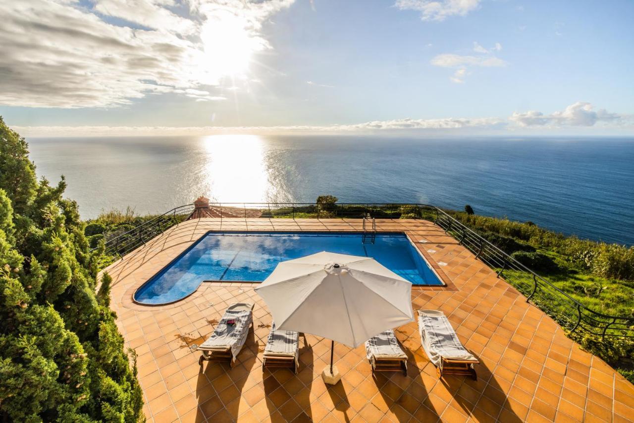 Secluded Sunset On Cliff & 180 Degree Ocean Views Villa