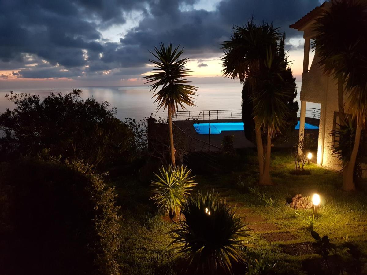 Secluded Sunset On Cliff & 180 Degree Ocean Views Villa Faja da Ovelha