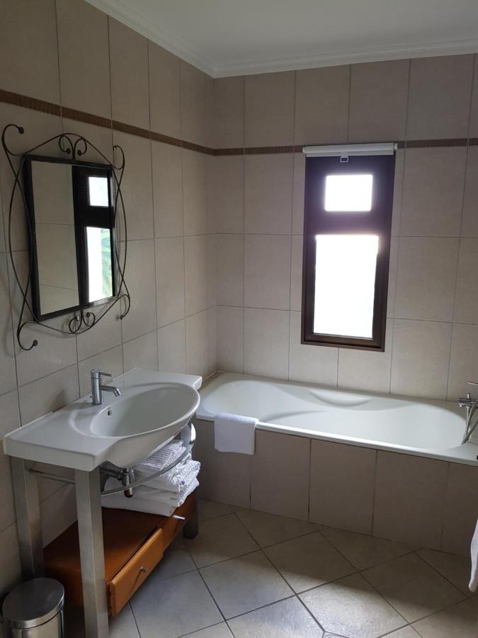Secluded Sunset On Cliff & 180 Degree Ocean Views * Faja da Ovelha