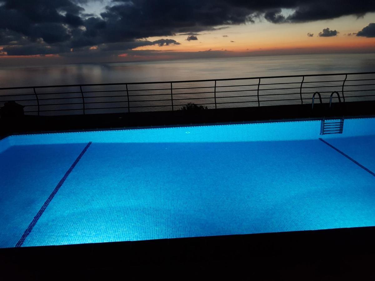 Secluded Sunset On Cliff & 180 Degree Ocean Views