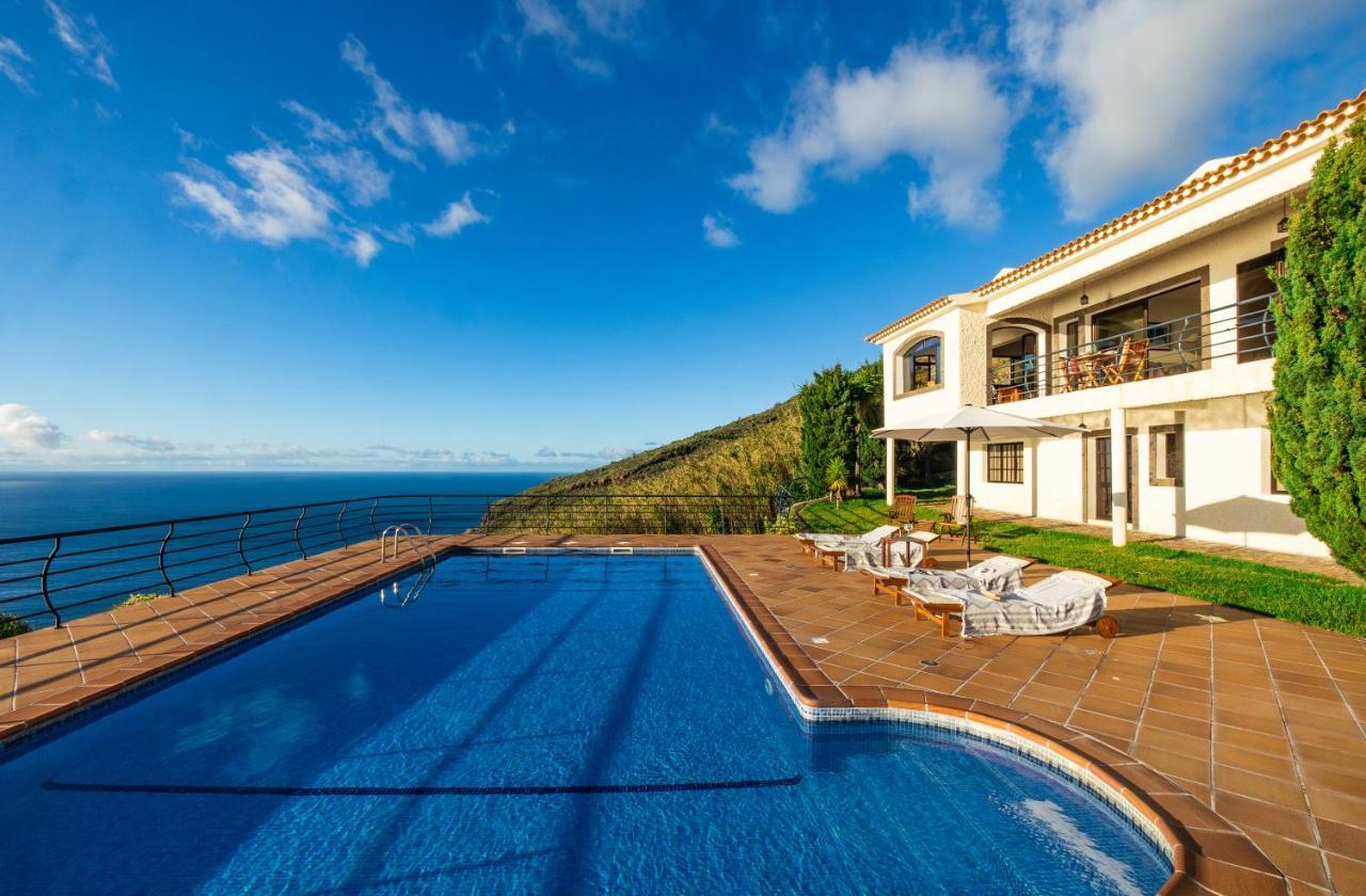 Secluded Sunset On Cliff & 180 Degree Ocean Views Villa