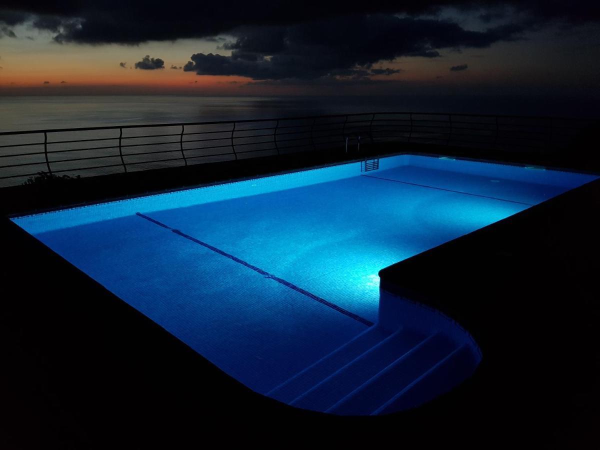 Secluded Sunset On Cliff & 180 Degree Ocean Views