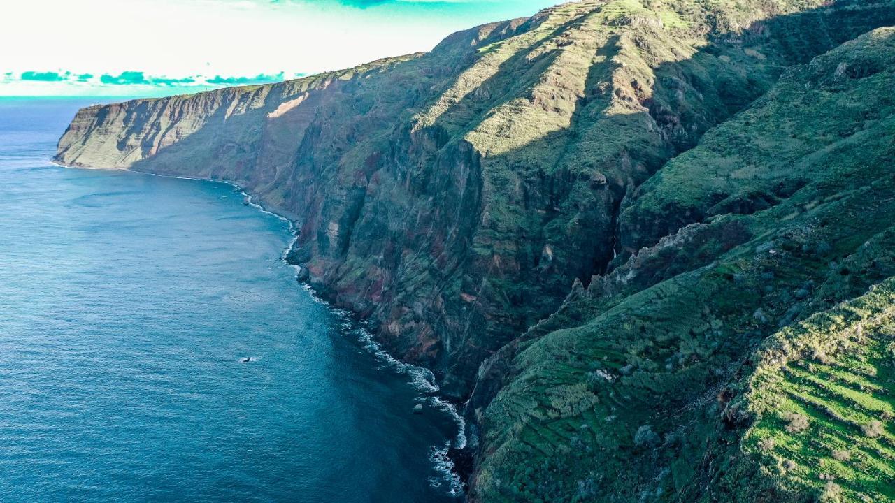 Villa Secluded Sunset On Cliff & 180 Degree Ocean Views *